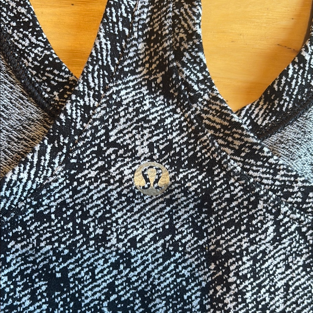 Lululemon Size 6 Like New Navy and White Racerback Tank Top - Picture 3 of 3